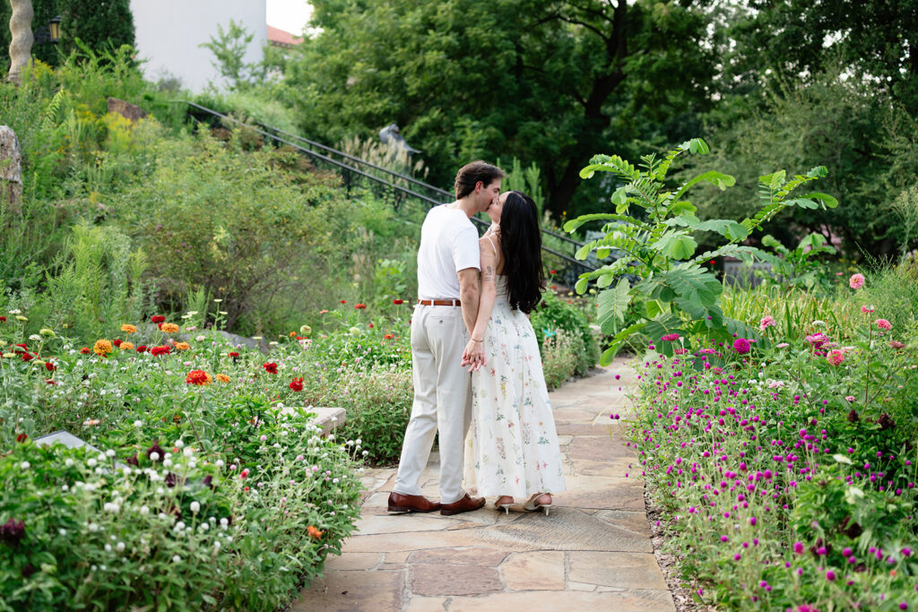 summer engagement photos at Philbrook Museum of Art in Tulsa